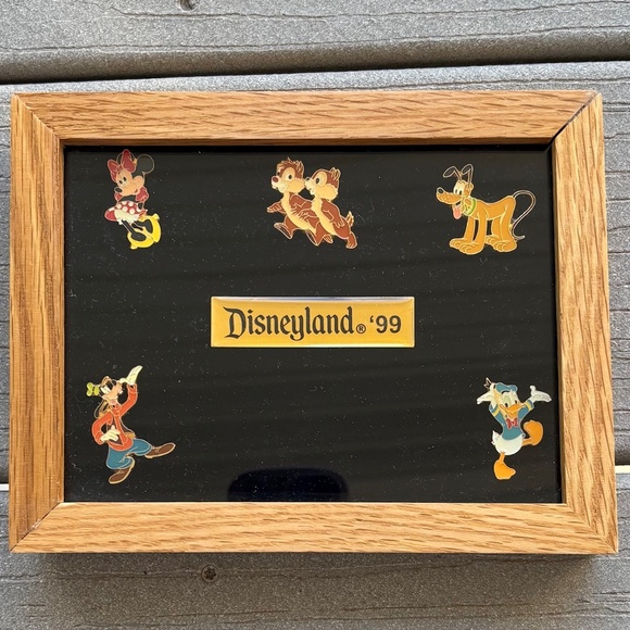 Rare Disneyland ‘99 6 Pin Framed Set - Picture 1 of 8